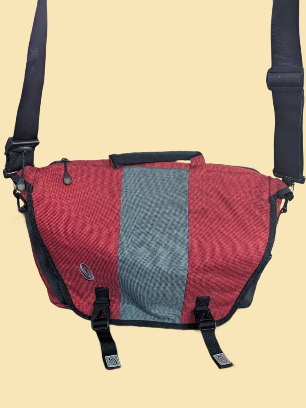 Timbuk2 Red & Gray Nylon Messenger Bag with detachable Shoulder Strap - Picture 2 of 14